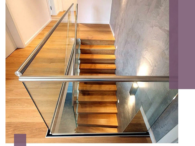 Перила для лестницы в доме — изготовление и монтаж в Волжском