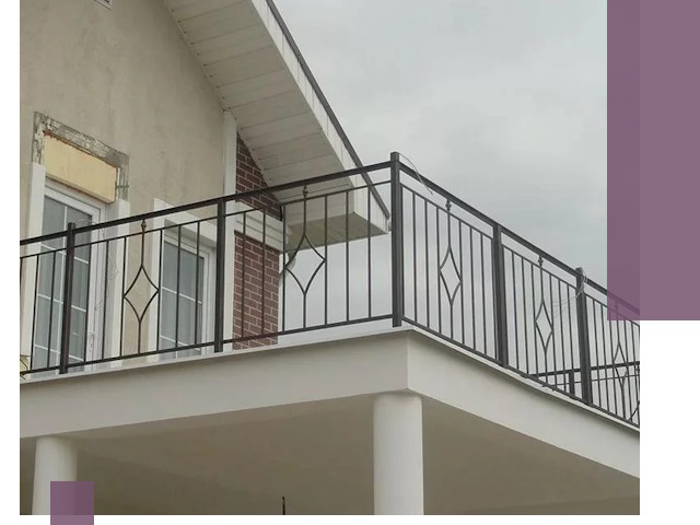 Изготовление балконных ограждений в Волжском из металла и стекла