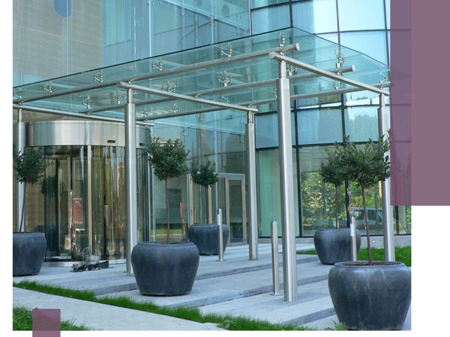 Навесы из стекла на заказ в Волжском — монтаж и установка